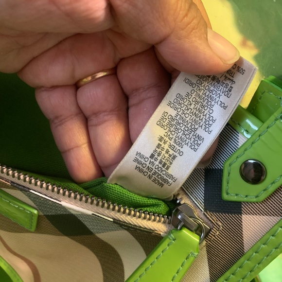 BURBERRY “All Over Perspex” Green Transparent PVC Tote Bag + Pouch - Picture 6 of 9